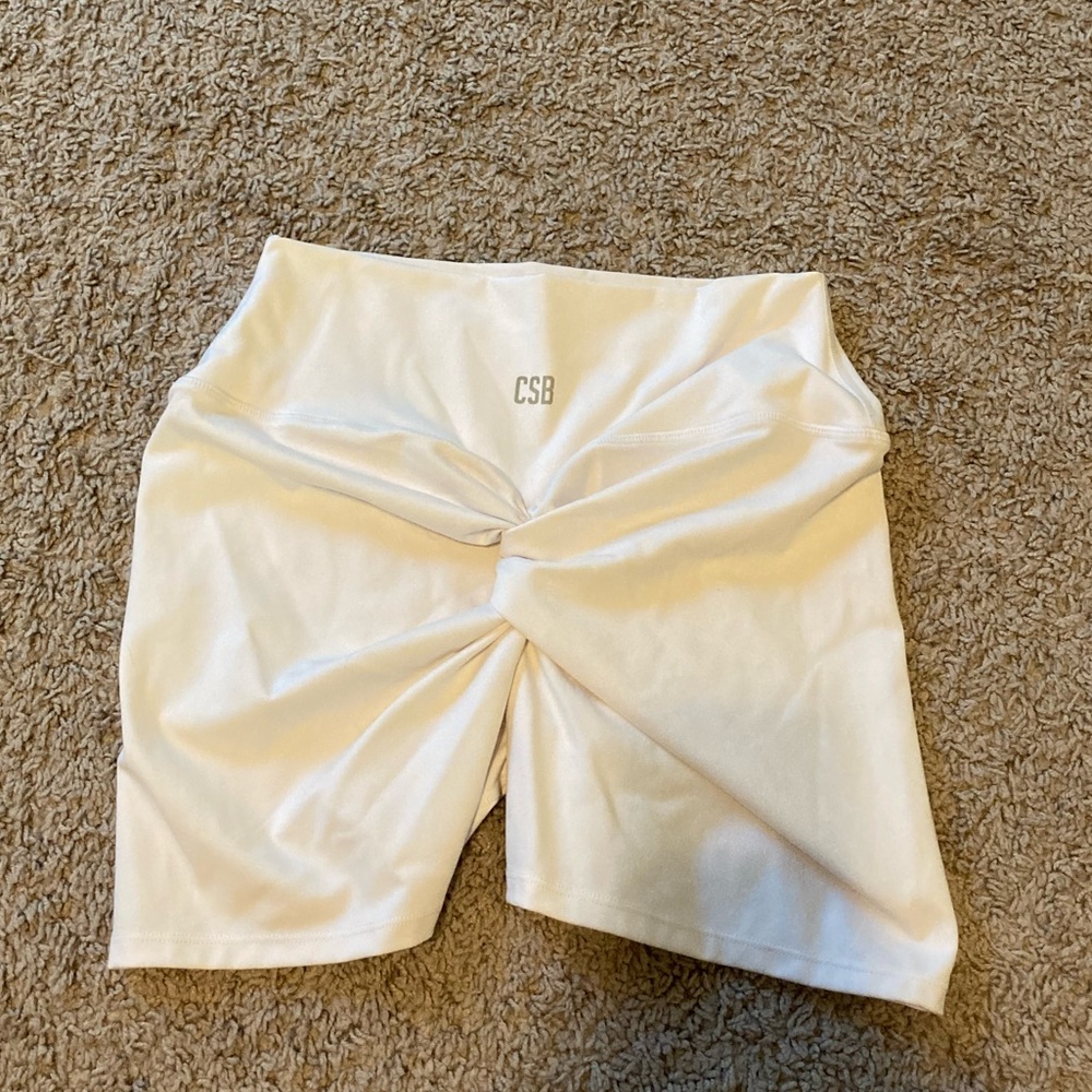 Crop shop botique 6” 🤍 white